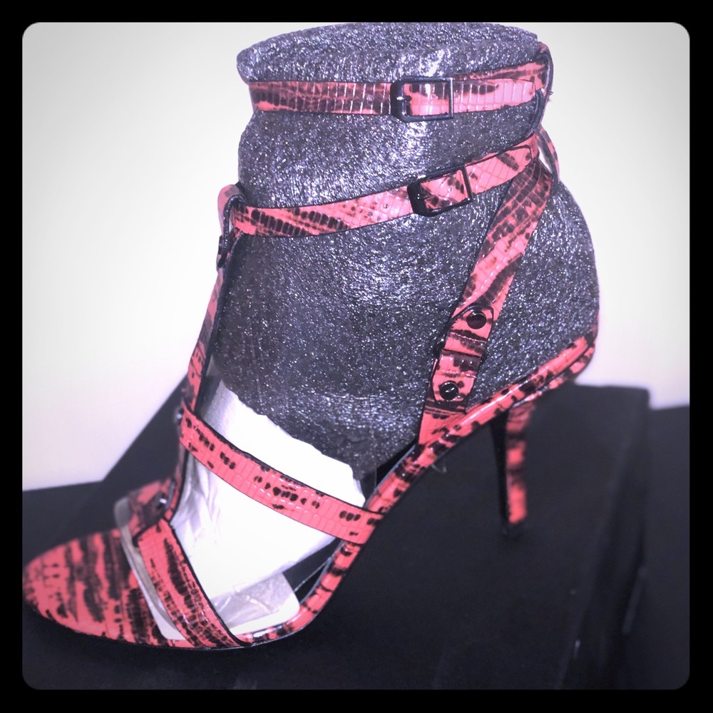 Kenneth Cole New York Size 10 Grand Sandal